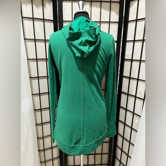 EVYS TREE THE REECE, Vibrant Green Hoodie with Ruffle Accents, WOMEN SIZE M - Picture 5 of 11